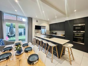 Kitchen Diner- click for photo gallery